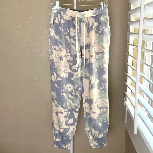 Women’s BKE Tie Dye Cozy Joggers Sweatpants Small Light Blue and Cream - Picture 1 of 5
